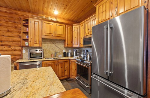 Deer Valley Condo | Cozy Silver Lake 2BR steps from lifts, dining, shops. Hot Tub, Pool, BBQ, WiFi