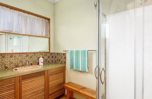 Silverleaves House | Cozy Silverleaves Cottage