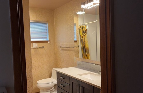 Lake Hills House | Cozy & simple