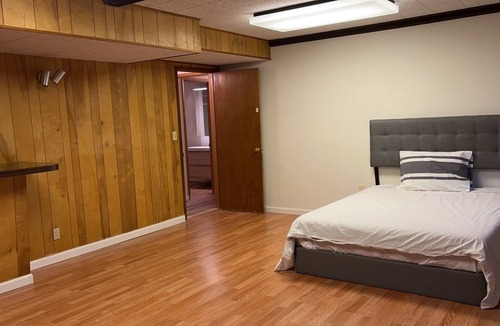 Lake Hills House | Cozy & simple