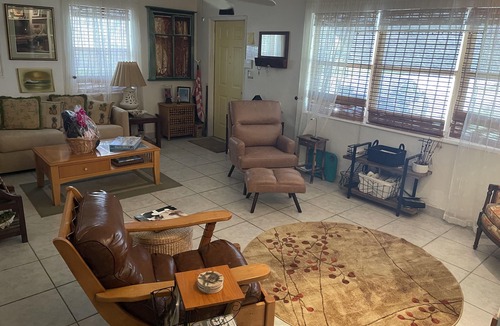 North Andrews Gardens House | Cozy single family home.