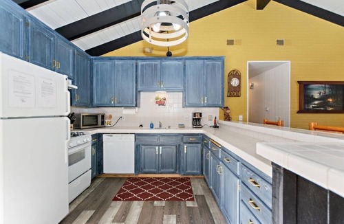 Summit Estates Cabin | Cozy Single Level 3bd/2bth Cabin! Walking Distance to Snow Summit!