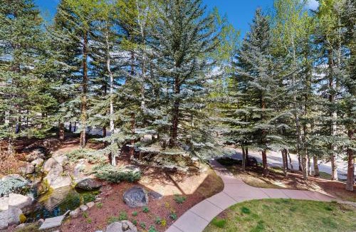 Snowmass Village Hotel | Cozy Slopeside Condo