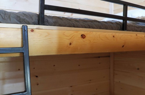 Huron Cabin | Cozy Sloth Cabin only 2 minutes from Safari Park! Sleep 6-8