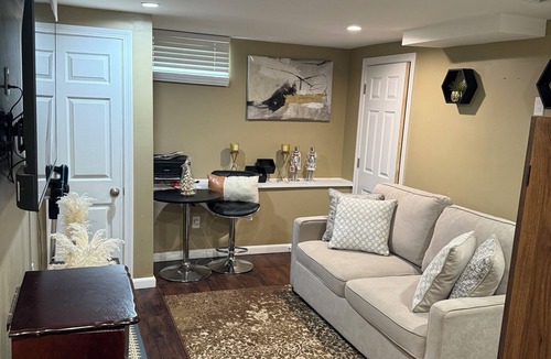 Waterbury Apartment | Cozy small sized apartment with WiFi in awesome Waterbury.