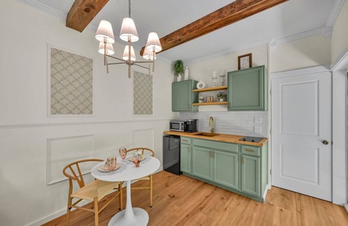 Cumbola Cabin | Cozy Small Studio Retreat by the River