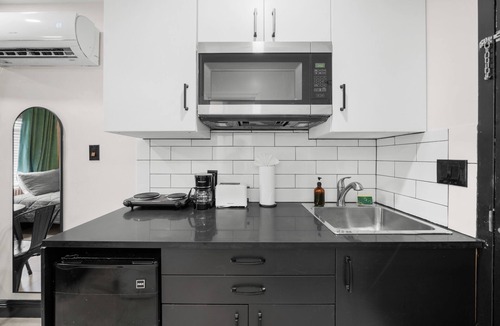 West Avenue Hotel | Cozy SoBe Studio | Free Parking & More