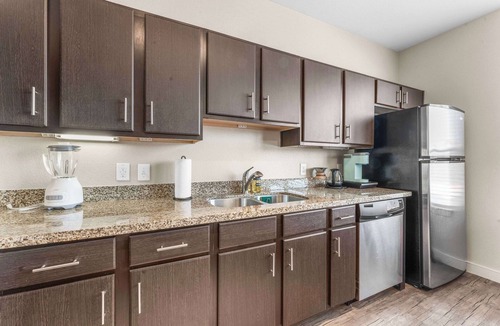 South Congress Apartment | Cozy SoCo 1BR King Suite w/GymPickleballLaundry