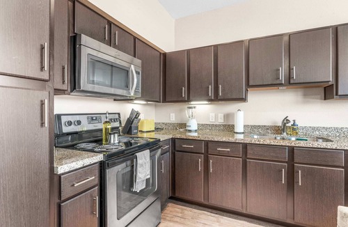 South Congress Apartment | Cozy SoCo 1BR King Suite w/GymPickleballLaundry