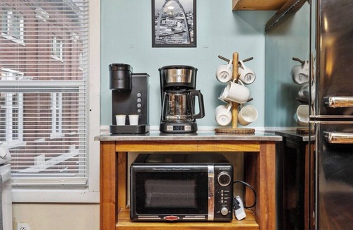 Soulard Apartment | Cozy Soulard 2BR w/Free Parking
