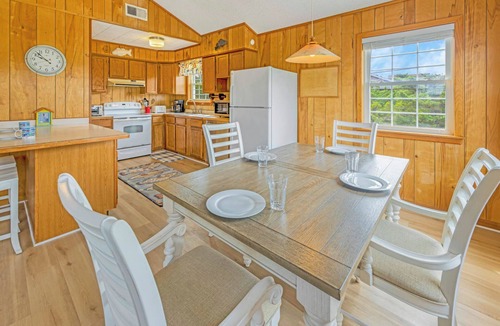 Avon House | Cozy Soundside Cottage w/Beach Nearby, Grill, Outdoor Shower, Movies, Books