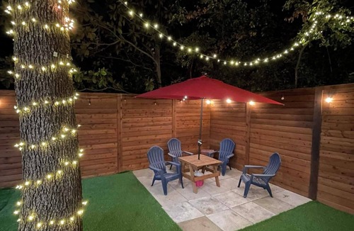 Parkwood House | Cozy South Austin 3BR with Spacious Backyard Perfect for Relaxing & Entertaining