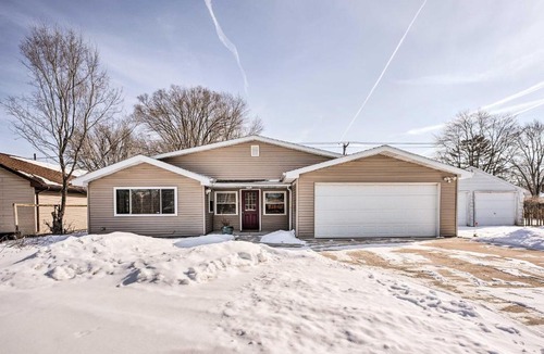 South Bend House | Cozy South Bend Retreat < 2 Mi to Notre Dame!