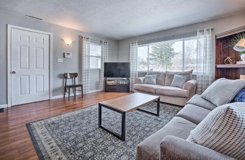 South Bend House | Cozy South Bend Retreat < 2 Mi to Notre Dame!