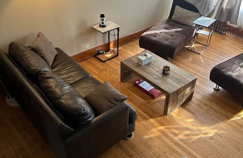 Newbold House | Cozy South Philly home