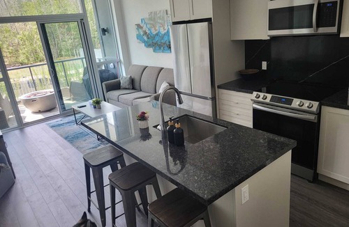Innisfil Condo | Cozy south view suite overlooking the nature preserve trail