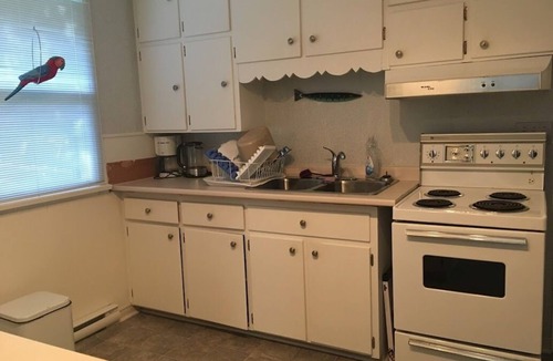 Southampton House | Cozy Southampton Cottage Walk to Beach 3BR Firepit & Deck