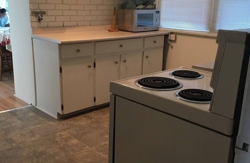 Southampton House | Cozy Southampton Cottage Walk to Beach 3BR Firepit & Deck