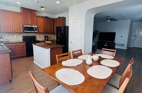 Austin House | Cozy Southeast Austin home near COTA& Downtown