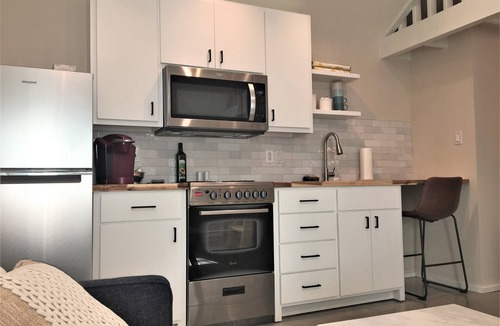 Ryan Place Apartment | Cozy Southside Studio & Loft with full amenities & close to several hot spots!