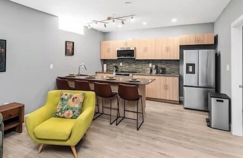 Hamilton Apartment | Cozy Spacious 2BR Suite with Parking & Wi-Fi