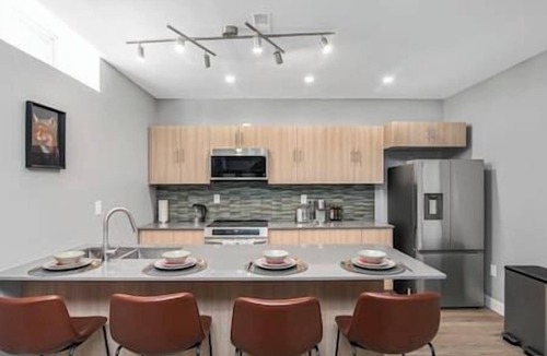 Hamilton Apartment | Cozy Spacious 2BR Suite with Parking & Wi-Fi
