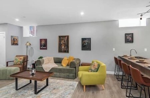Hamilton Apartment | Cozy Spacious 2BR Suite with Parking & Wi-Fi