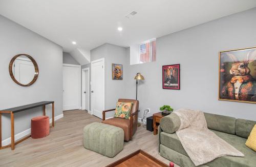Hamilton Apartment | Cozy Spacious 2BR Suite with Parking & Wi-Fi