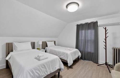 Malden House | Cozy&Spacious 7Br home in Malden w free Parking