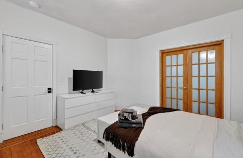 Malden House | Cozy&Spacious 7Br home in Malden w free Parking