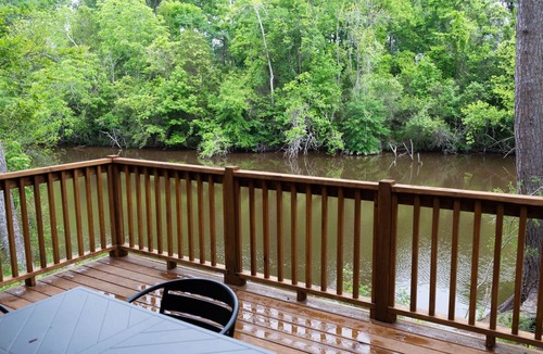Livingston Cabin | Cozy, Spacious, and Right on the Banks of Rocky Creek, Two Creeks Crossing Resort