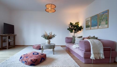 Dietikon District Apartment | Cozy Spacious Apartment near Zurich City with Balcony & Free Parking