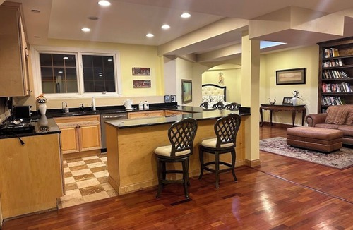 Wayne House | Cozy & Spacious Basement Getaway Near St. Charles & Geneva in upscale Wayne, IL