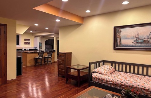 Wayne House | Cozy & Spacious Basement Getaway Near St. Charles & Geneva in upscale Wayne, IL