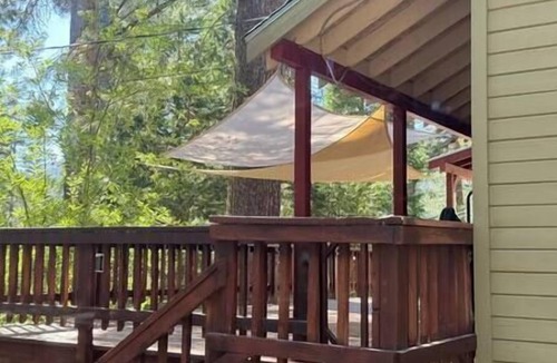 Strawberry House | Cozy, spacious cabin near river