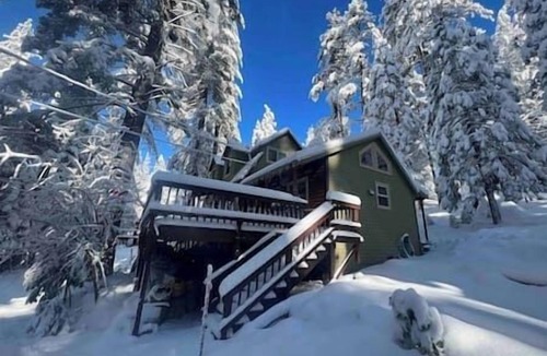 Strawberry House | Cozy, spacious cabin near river