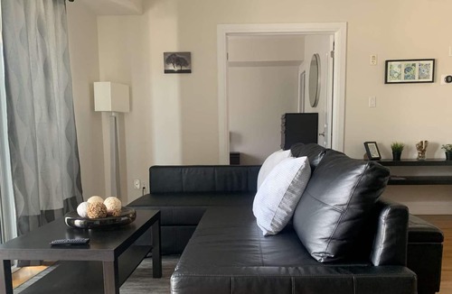 Midtown Toronto Apartment | Cozy & Spacious Comfortable Loft Suite + Free Parking
