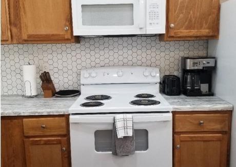 Phenix City Ski Chalet | Cozy Spacious Cottage with deck and grill