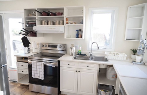 Bromont House | Cozy, spacious farmhouse with a stunning view, 15 mins away from Mont Bromont