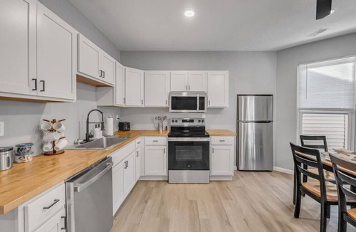 Hough Apartment | Cozy & Spacious Four Bedroom
