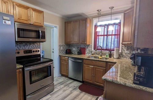 Oak Ridge House | Cozy, Spacious, Great Location to amenities
