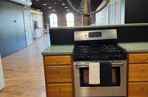 Hannibal Apartment | Cozy spacious loft in the beautiful downtown historic district in Hannibal.