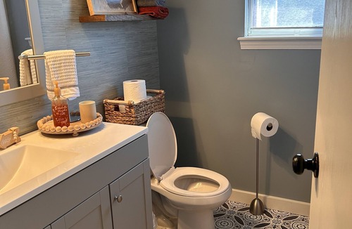 Osceola House | Cozy spacious room with private bathroom