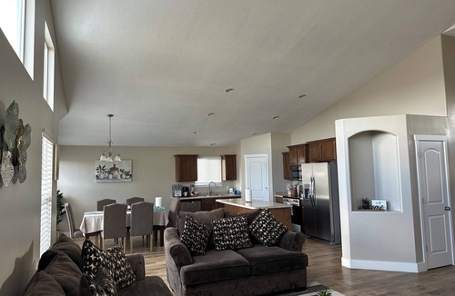 Kearns House | Cozy Spacious 3-bedroom 2-bath home in nWest Valley City