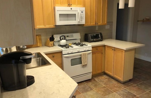 Land Park House | Cozy Spanish Bungalow bordering Land Park and Downtown