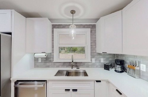 Fayetteville House | Cozy Split Level Pet Friendly Monthly Rental Home