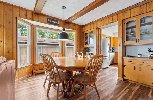 Kendall Cottage | Cozy Spotless Lake Cottage- Sports Lake, Gorgeous Sunsets, and Relaxation+