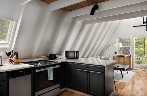 Bergton Cabin | Cozy Spring A-Frame | Mountain Views | EV Charger