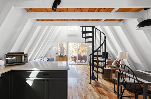 Bergton Cabin | Cozy Spring A-Frame | Mountain Views | EV Charger