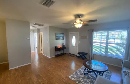 South Gate Ridge House | Cozy SRQ Cottage